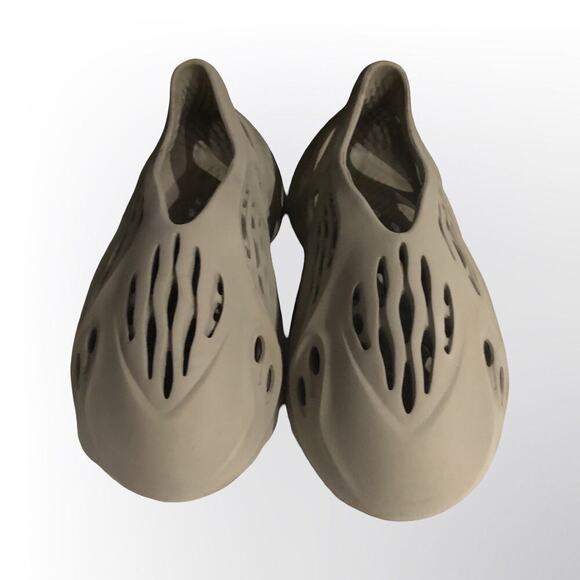 Yeezy Foam Runner Size 6 ( Women’s 7 ) - Picture 3 of 6